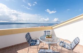 Dachterrasse mit Sitzgruppe mit Blick auf Krk