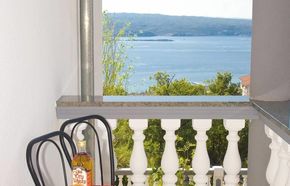 Balkonsitzgruppe und schönem Blick über das Meer zu Insel Krk 