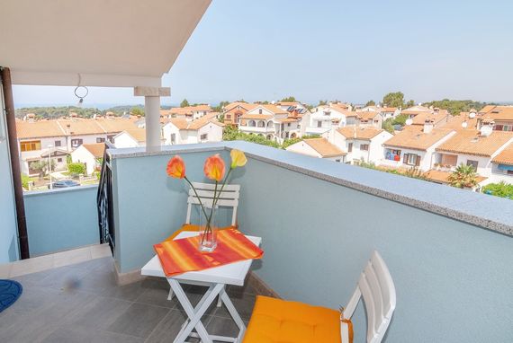 kleine Terrasse im Eingangsbereich der Ferienwohnung